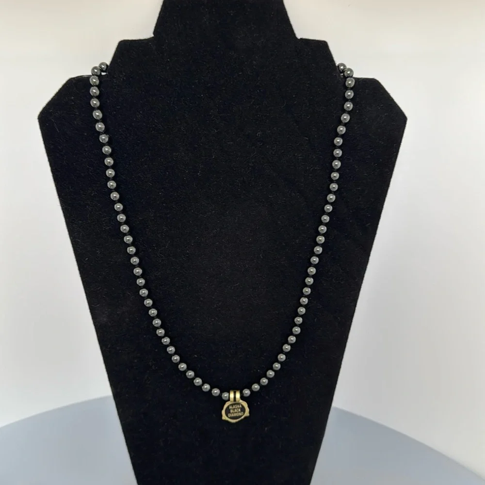 Black Diamond alaska necklace